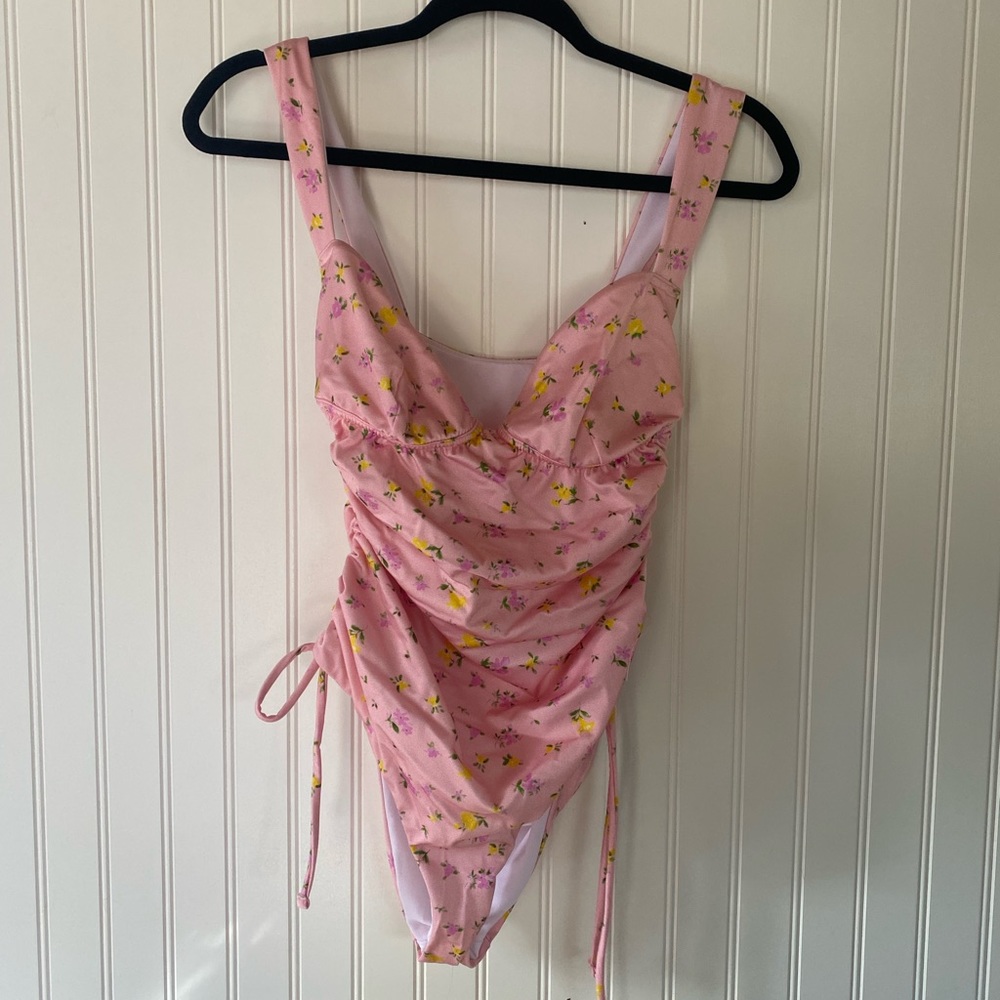 Super Cute Floral Swimsuit
